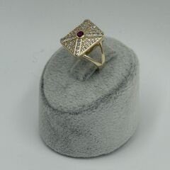 Fiona Bordo Taşlı Kare Gold Yüzük