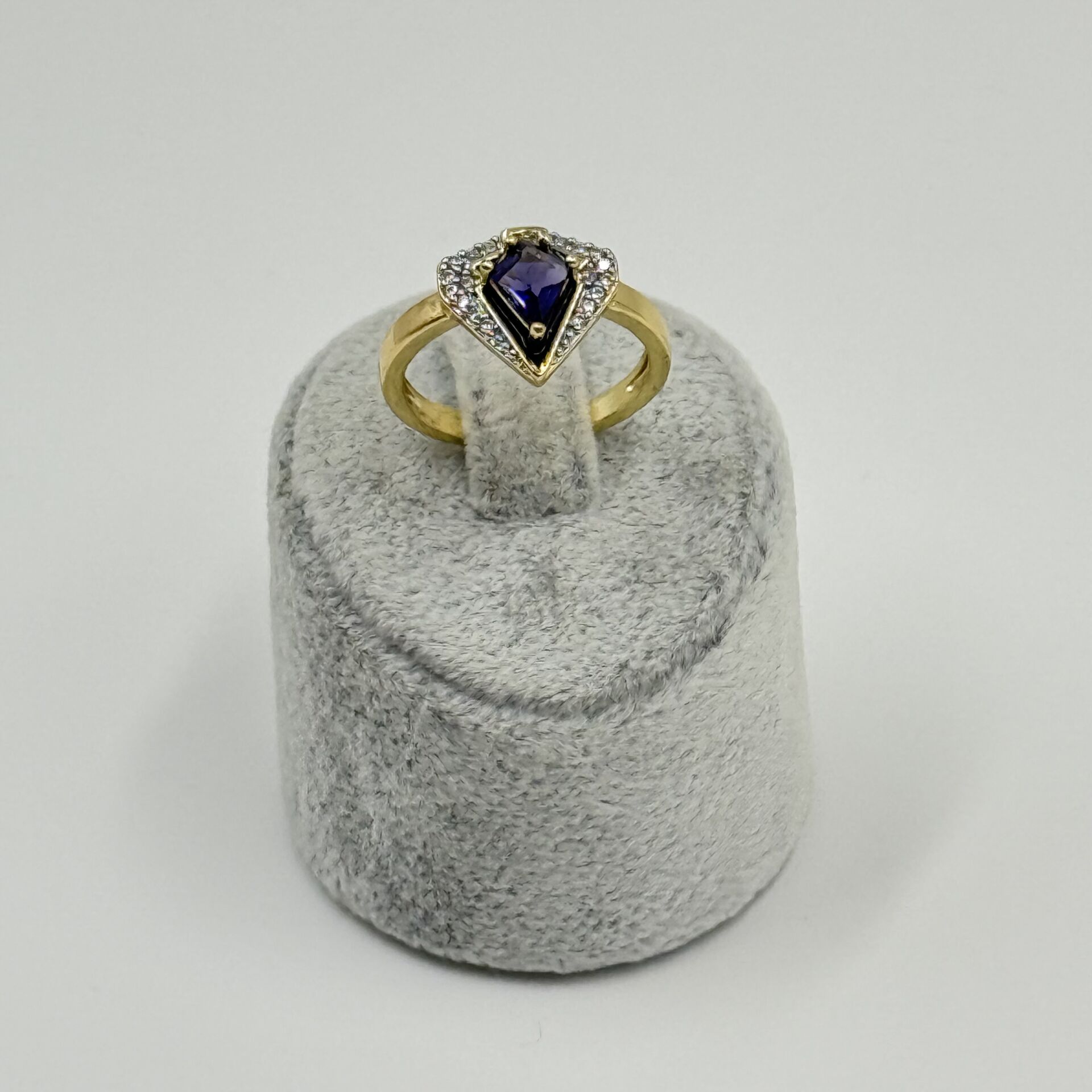 Monica Mor Üçgen Taşlı Gold Yüzük