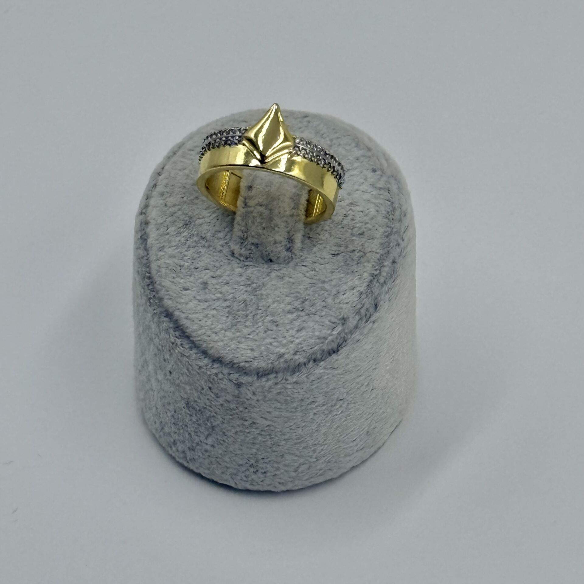 Shay Üçgen Detaylı Gold Yüzük