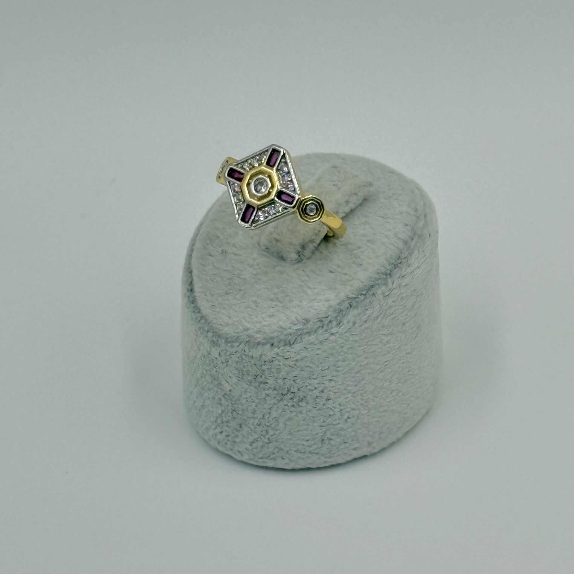 Valencia Pembe Taşlı Şövalye Yüzük