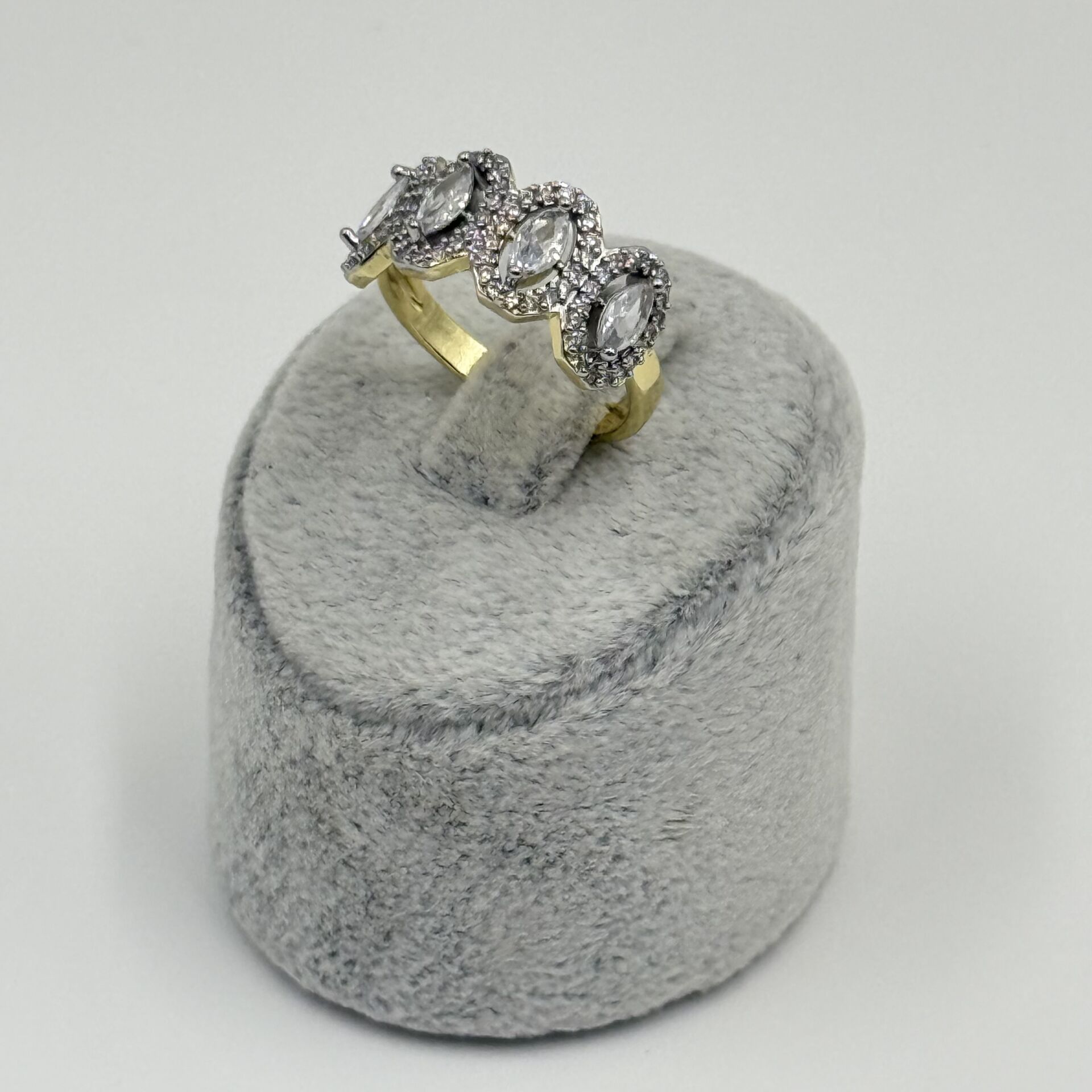 Angelina Taşlı Yüzük