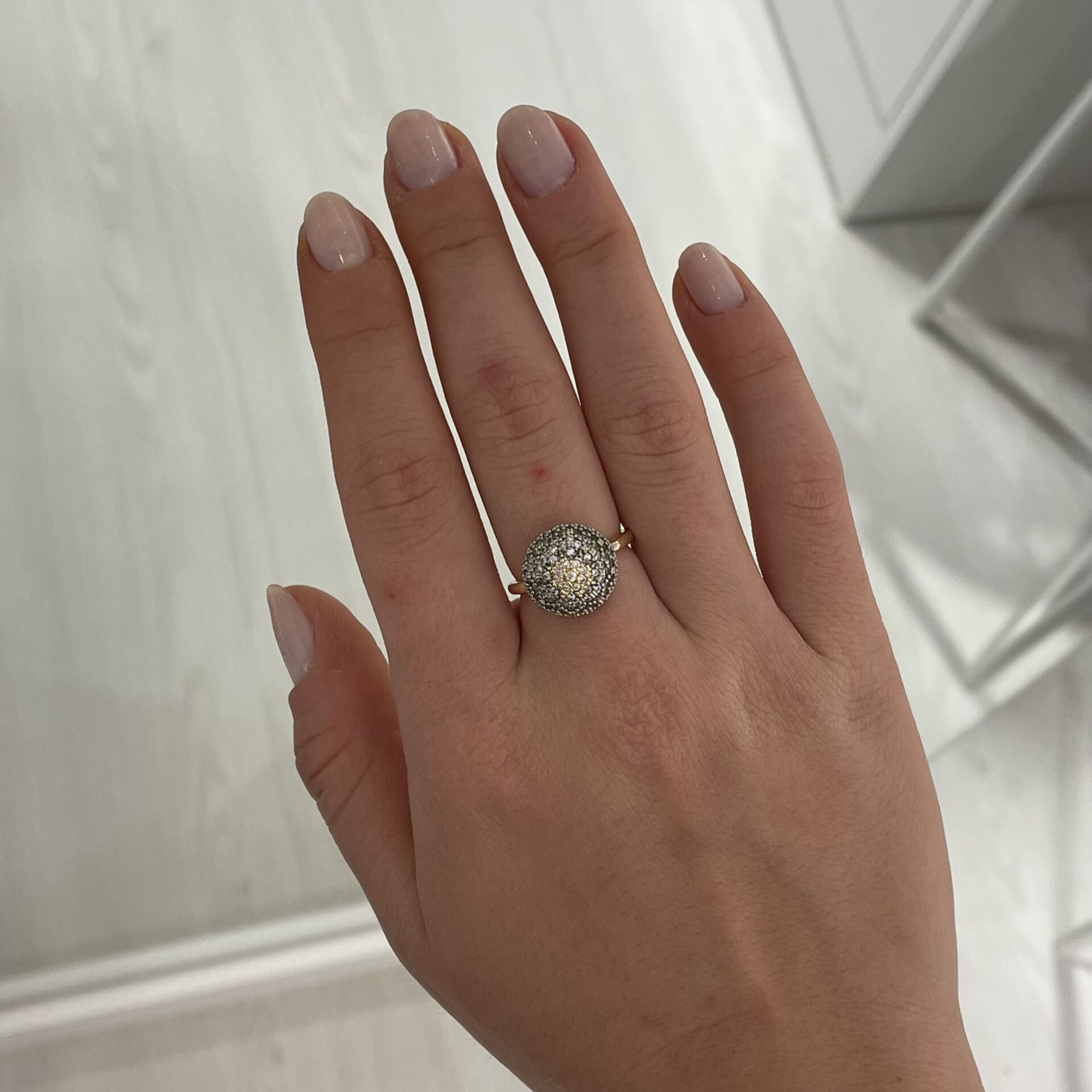 Ella taşlı yüzük