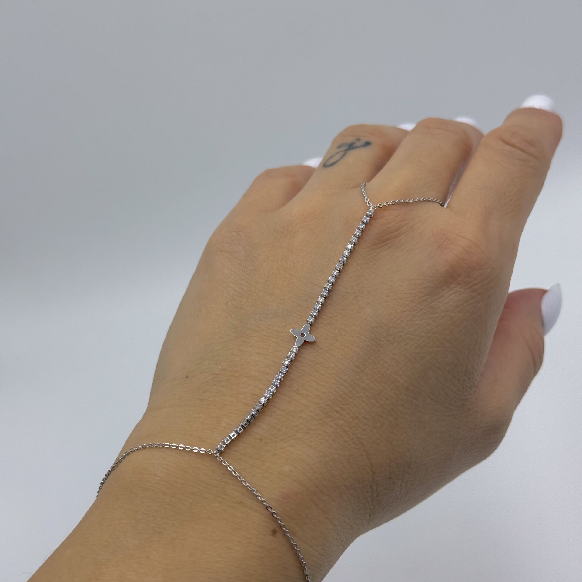 Nora Gümüş Yıldız Şahmeran