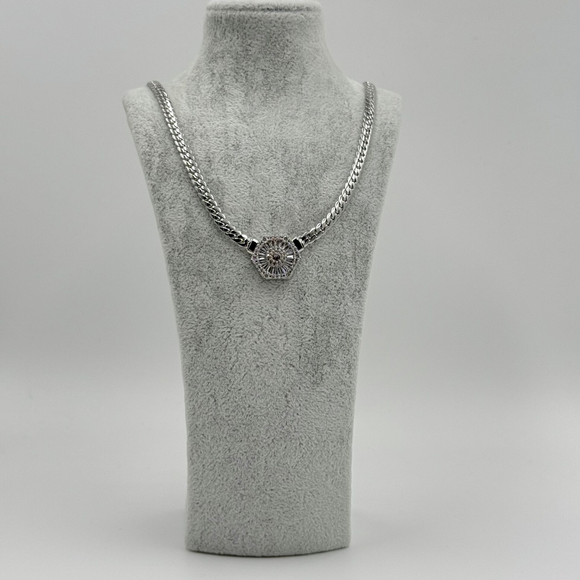 Beatrix Gümüş Taşlı Kolye