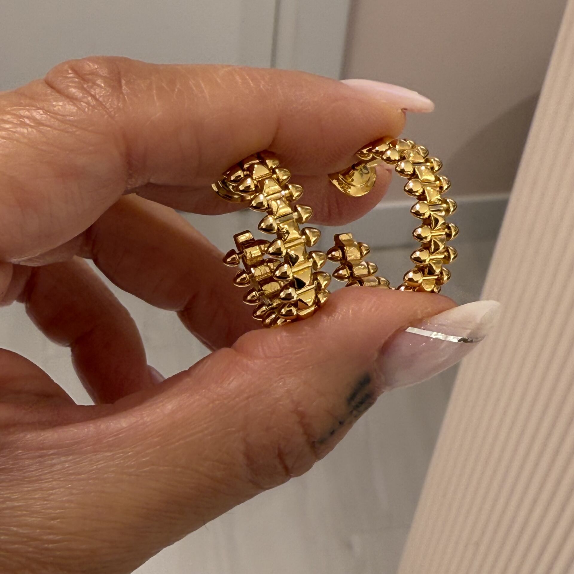 Cartie Taşsız Gold Rengi Tek Sıralı Küpe