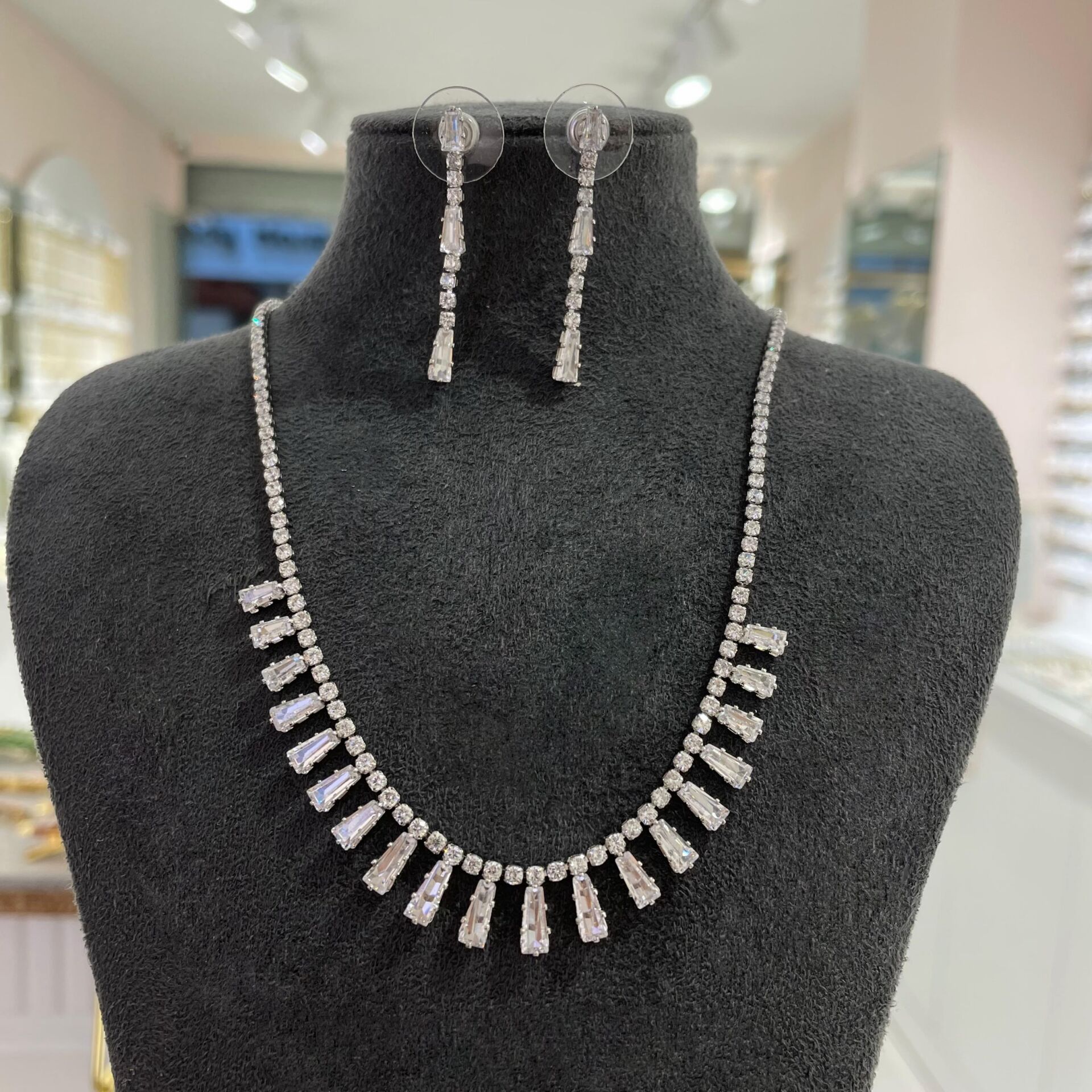 Nerissa Taşlı Kolye