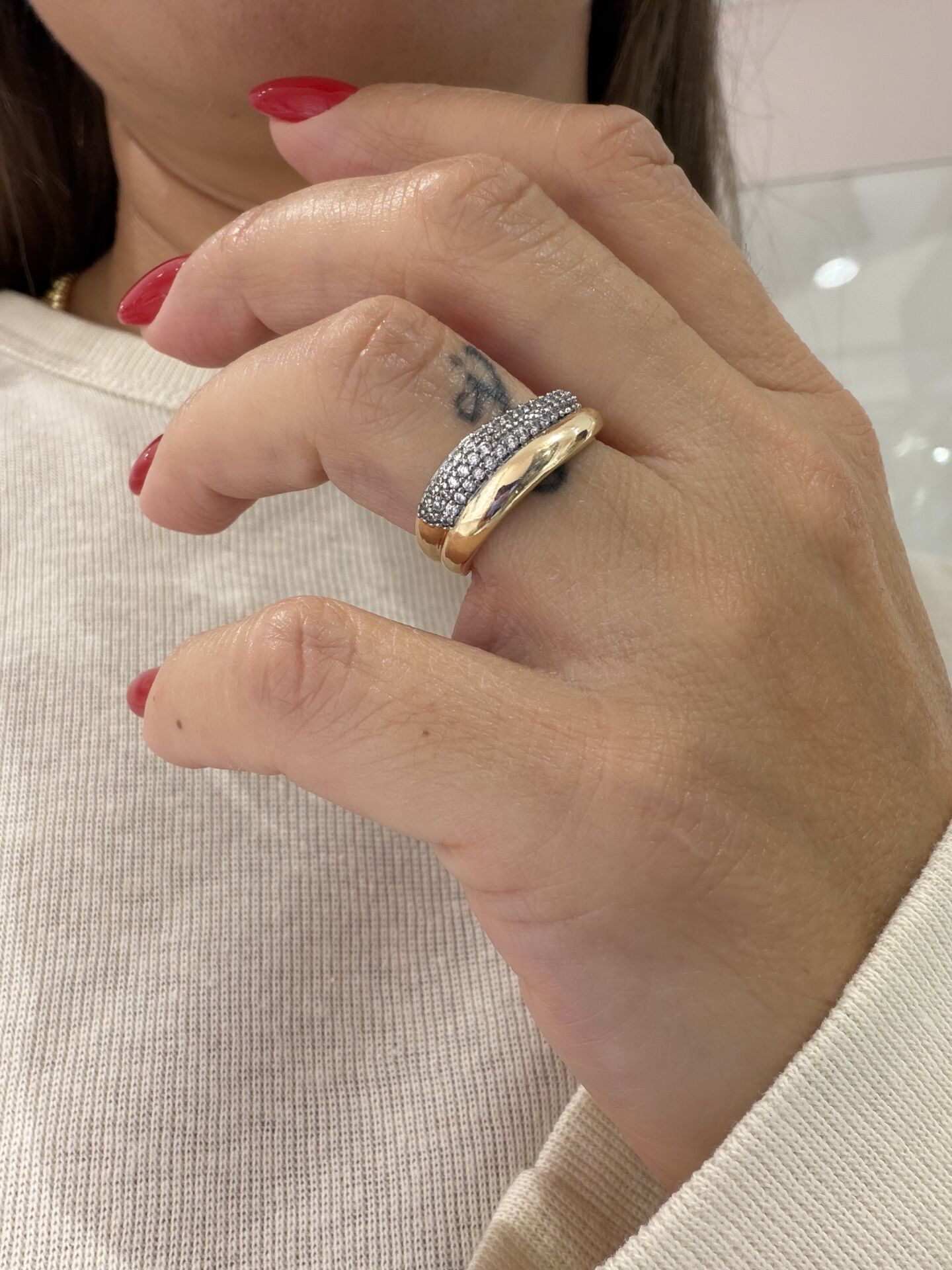 Luciana Taşlı Yüzük