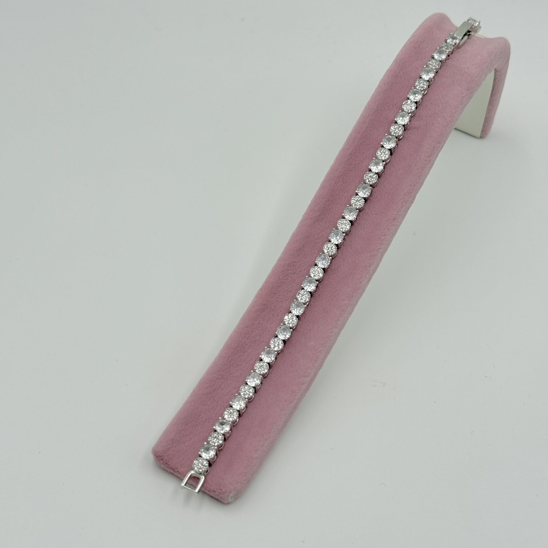 Josie Su yolu Döküm Yuvarlak Taşlı Bileklik