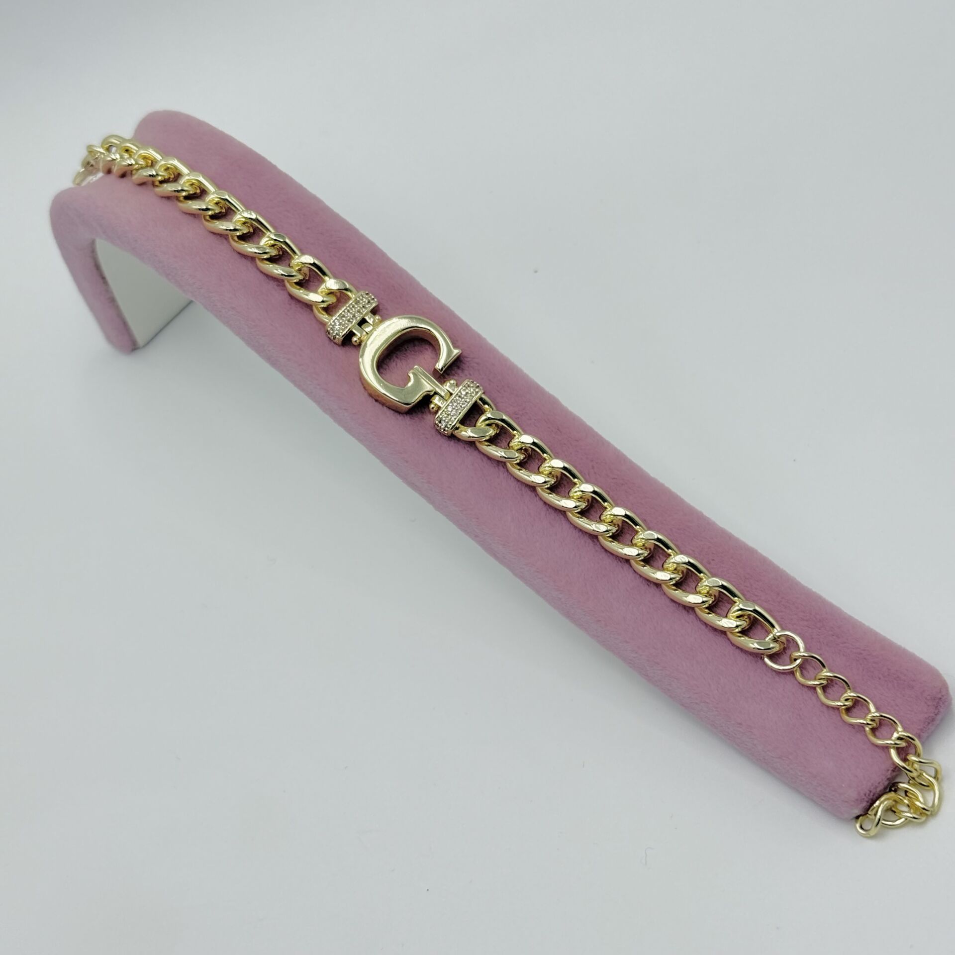 G Harfli Kalın Bileklik