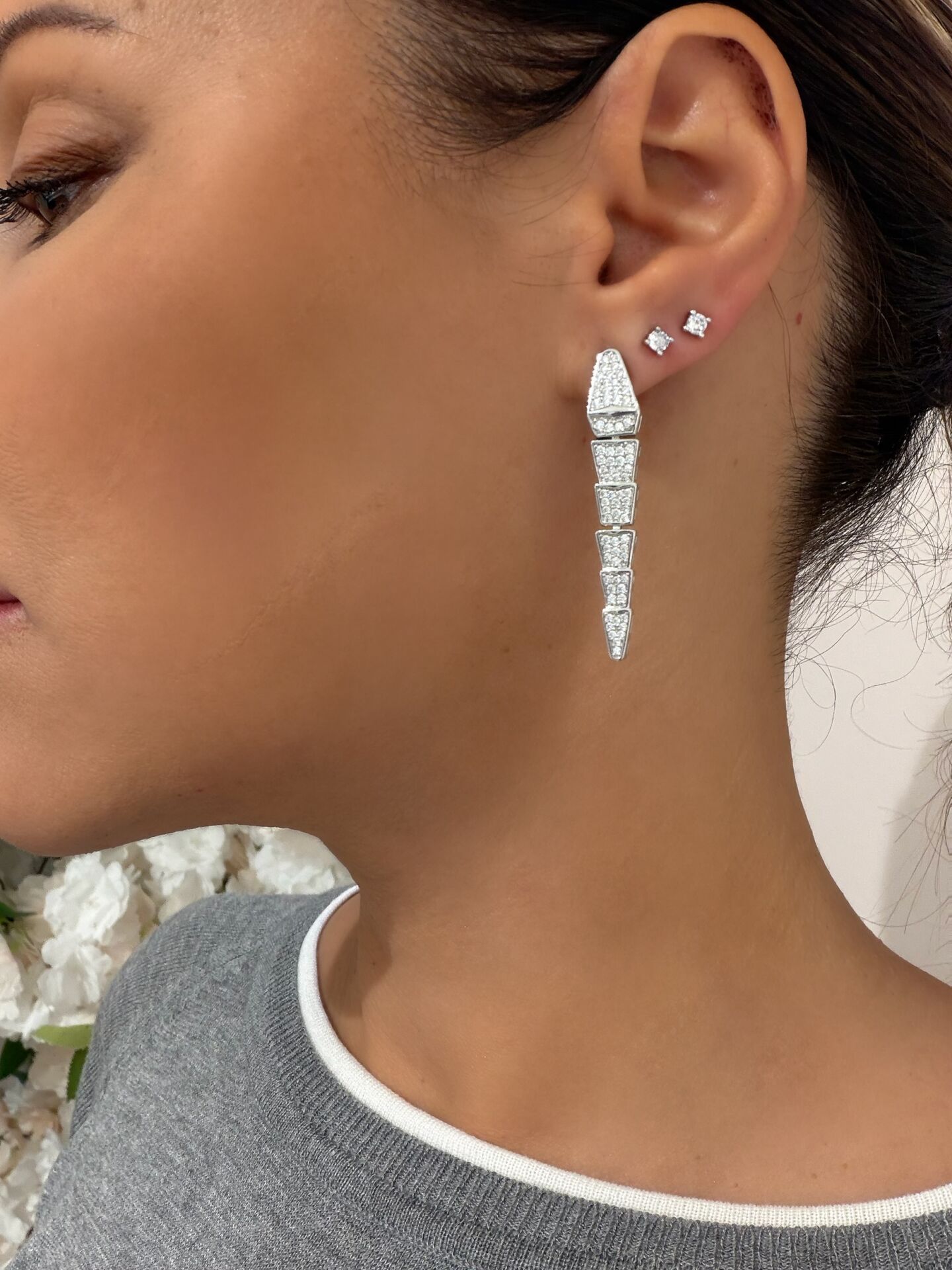 Elegant Serisi Yılan Model Taşlı Küpe