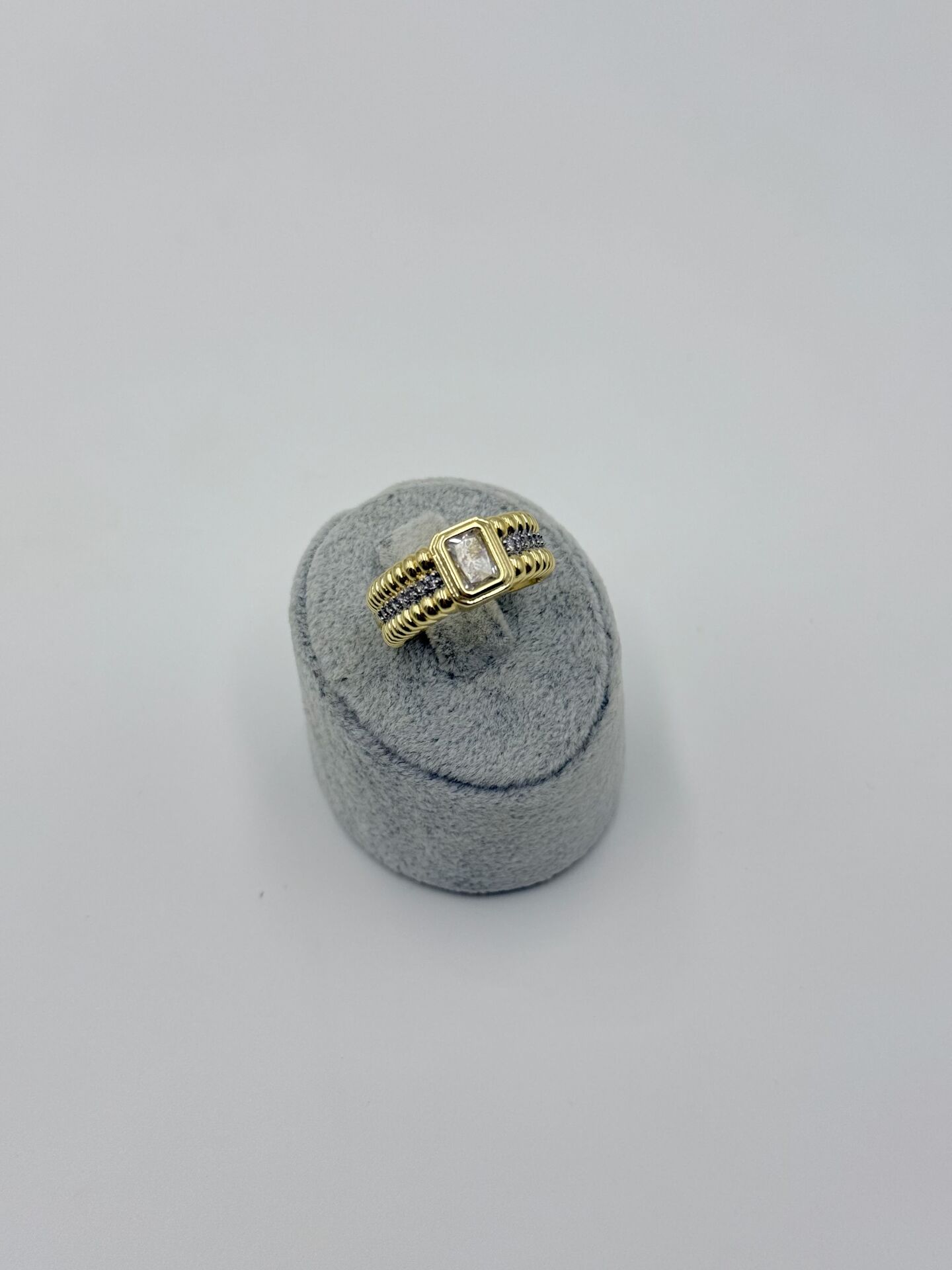 Voleta Taşlı Gold Yüzük