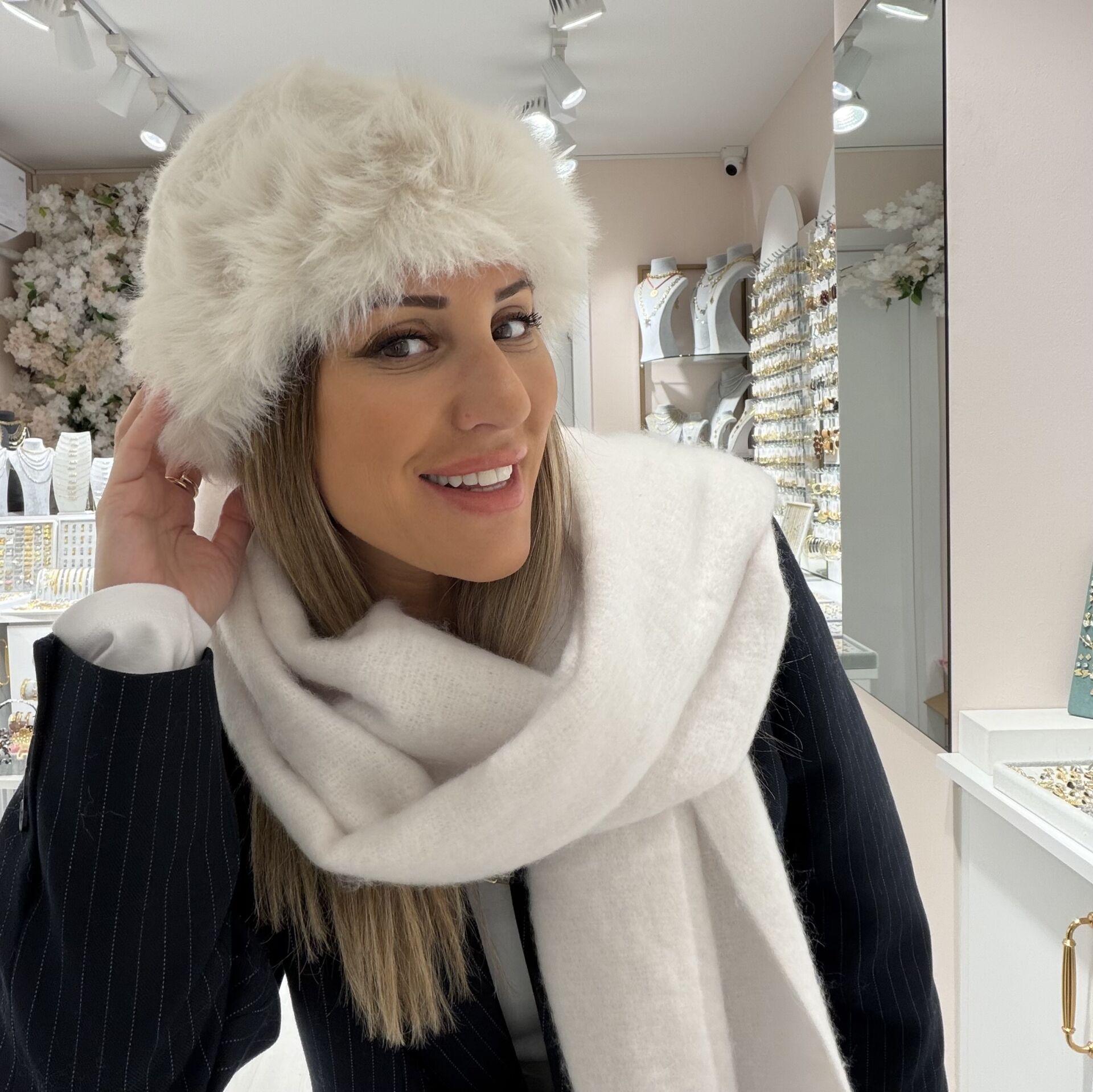 Krem rengi peluş şapka