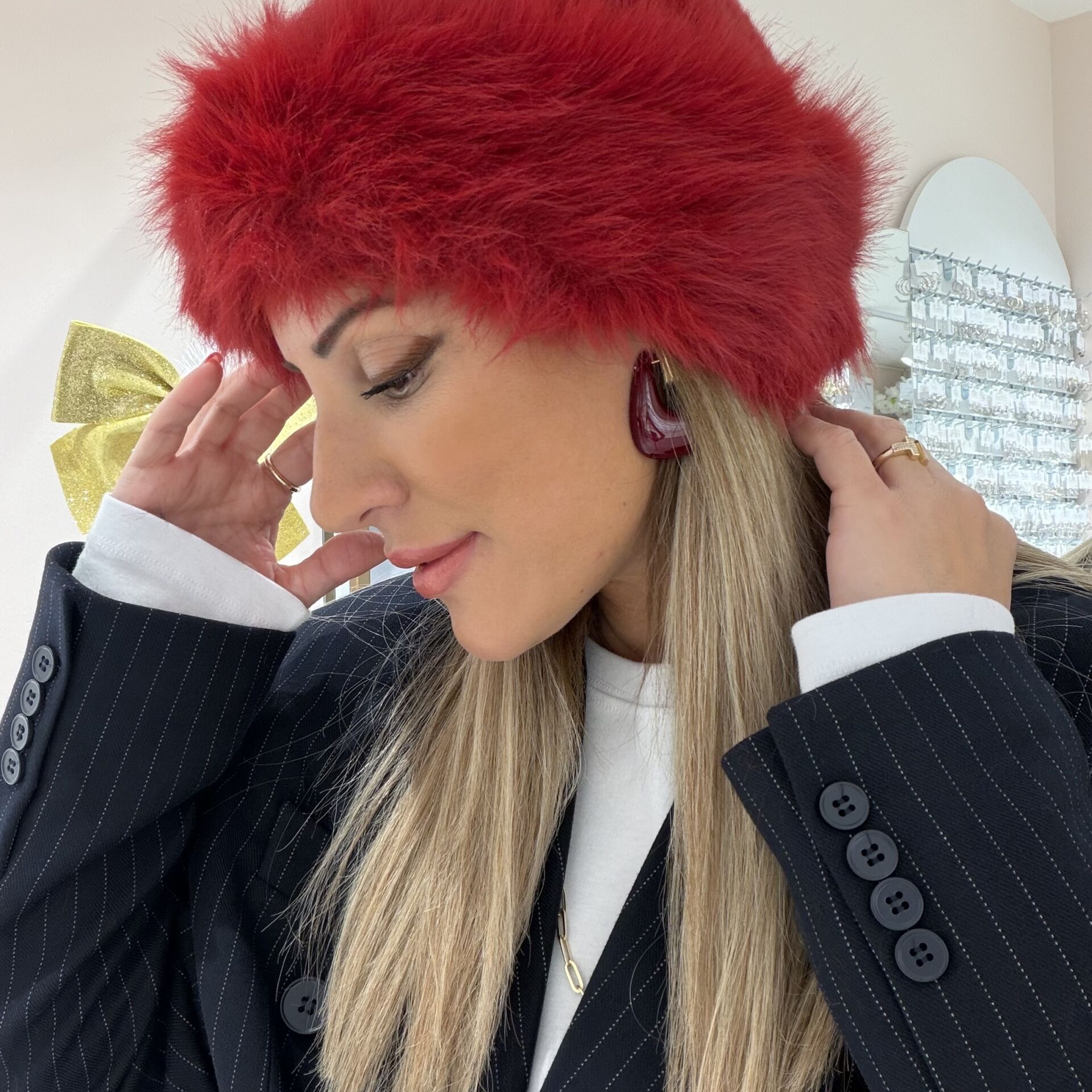 KırmıI peluş şapka