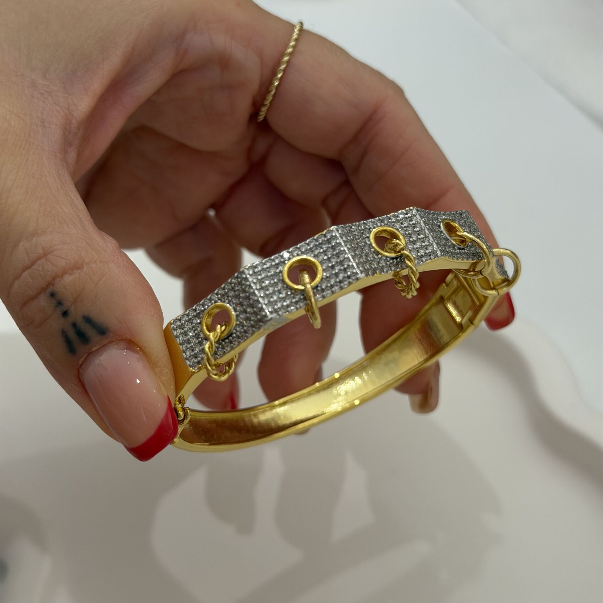 Halkalı Kelepçe Bileklik