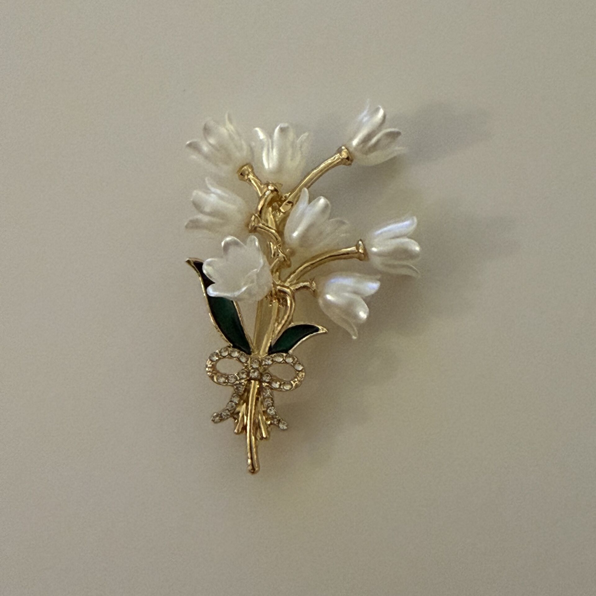 Çiçek detaylı Broş
