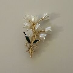 Çiçek detaylı Broş