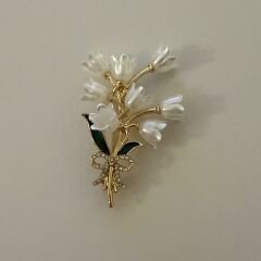 Çiçek detaylı Broş