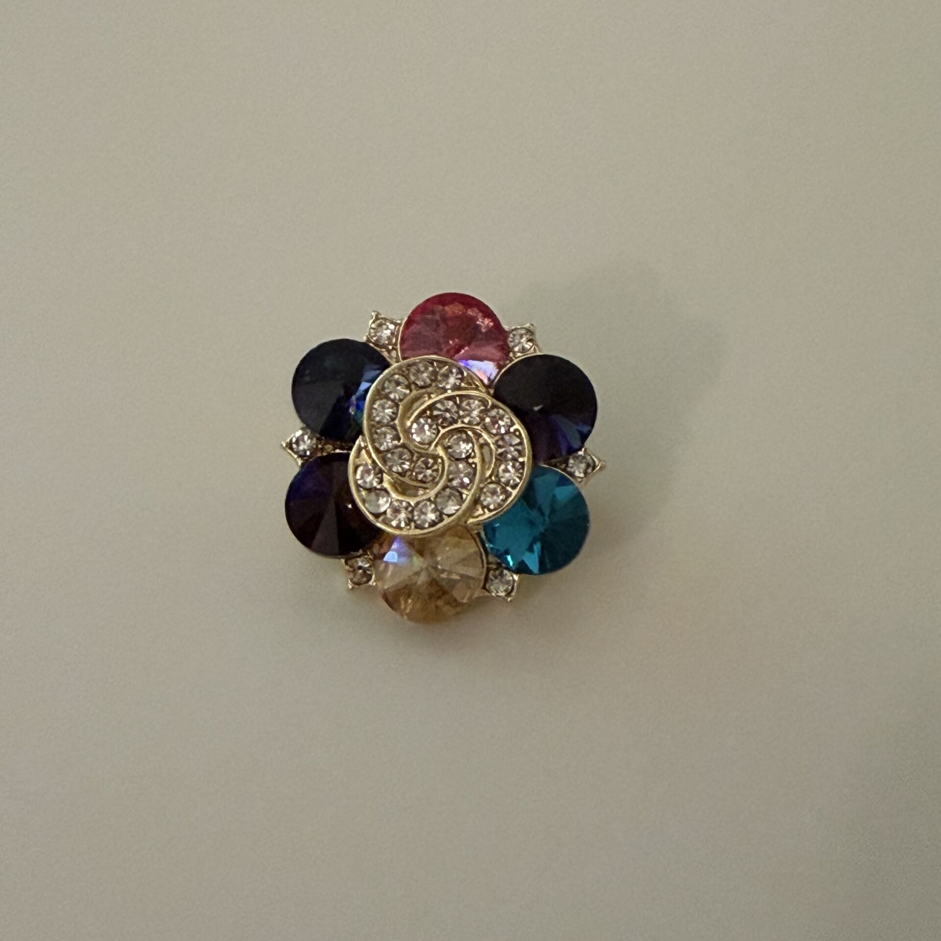 Renkli taşlı çiçek Broş