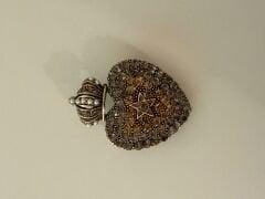 Yıldız detaylı Kalp Broş