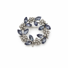 Yaprak Desenli Broş