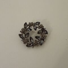 Yaprak Desenli Broş