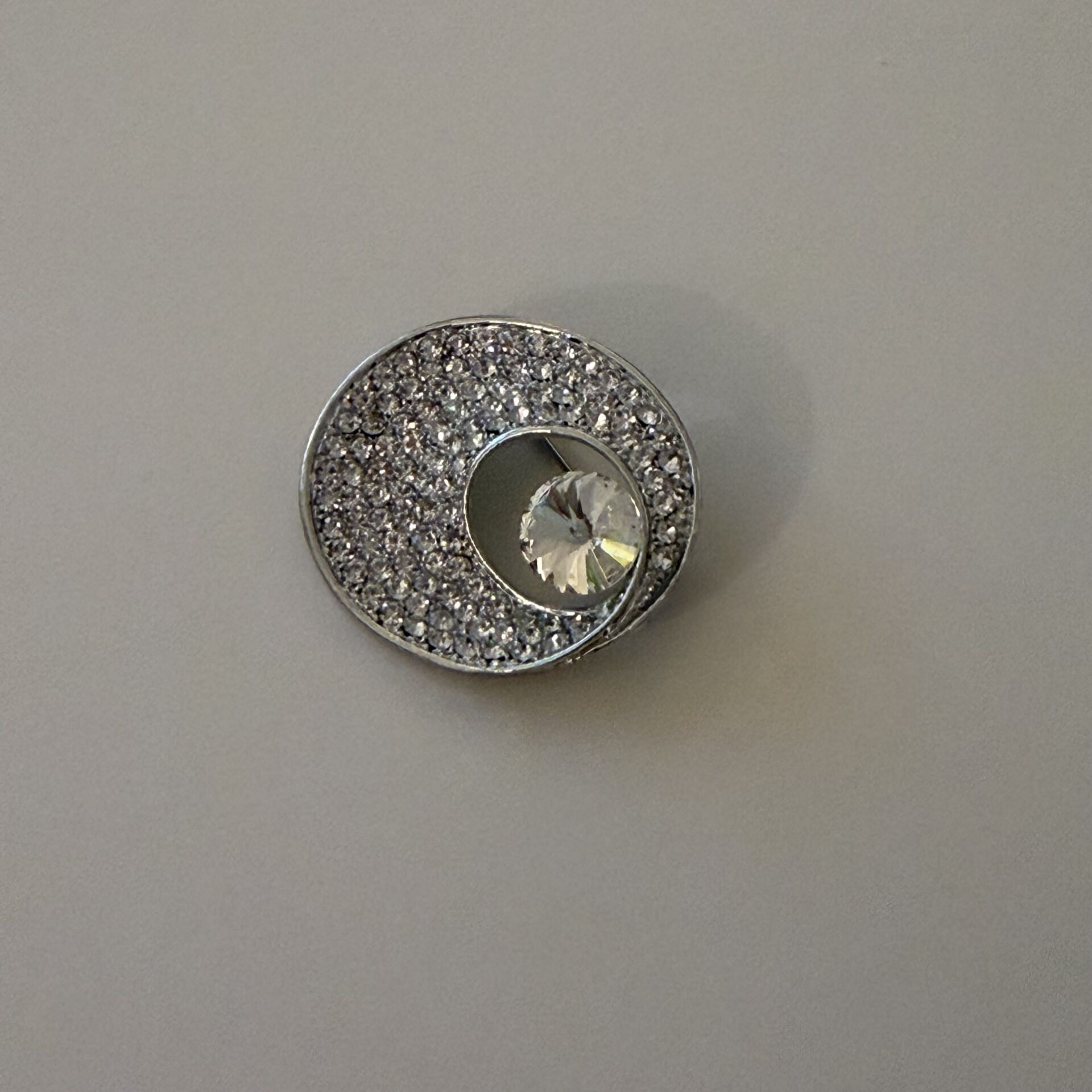 Ortası Taşlı Broş