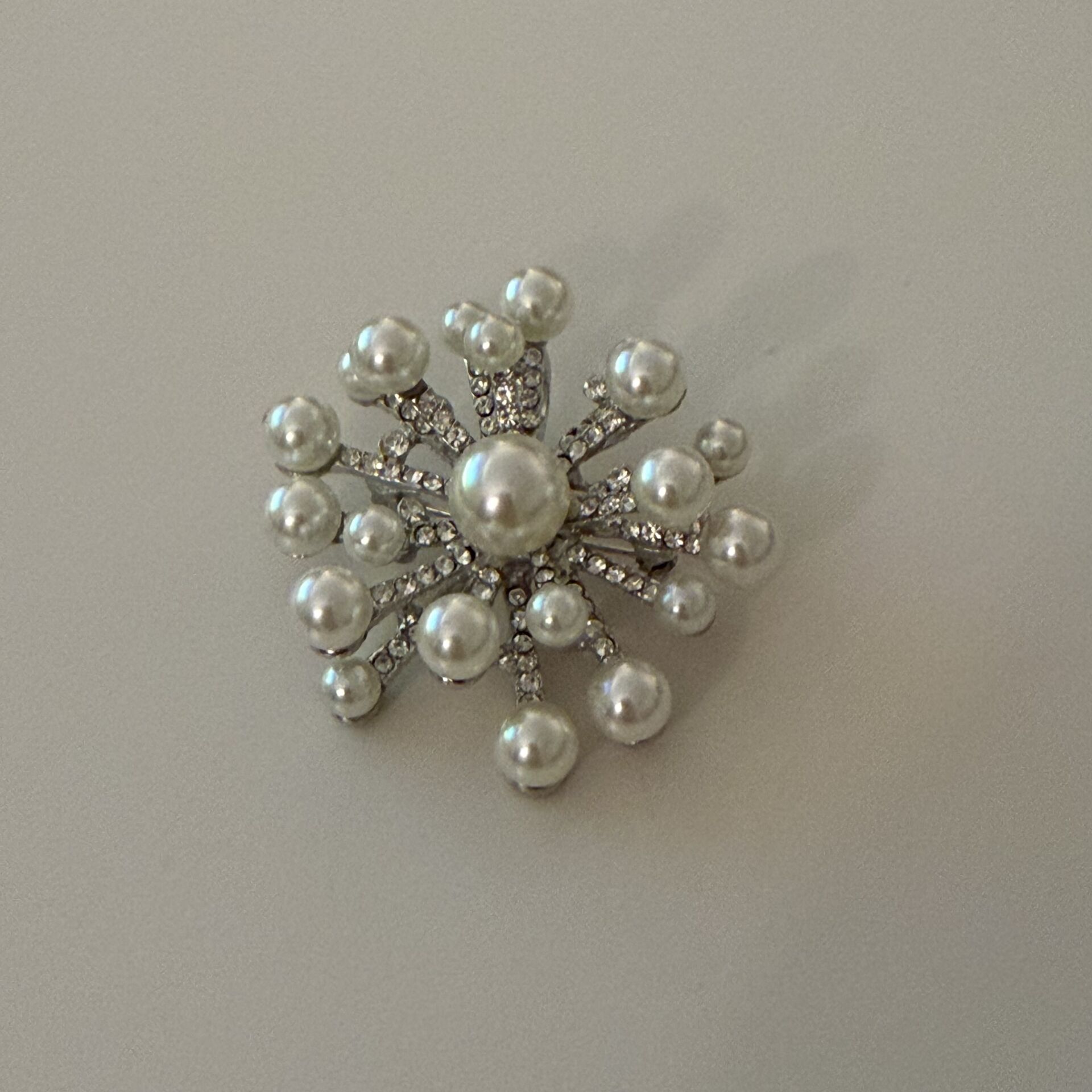 Full incili taşlı Broş