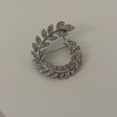Yaprak şeklinde taşlı Broş