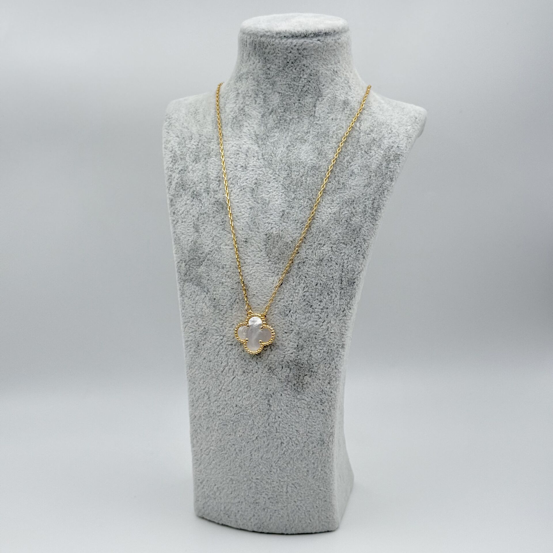 Yonca Kolye Beyaz Gold