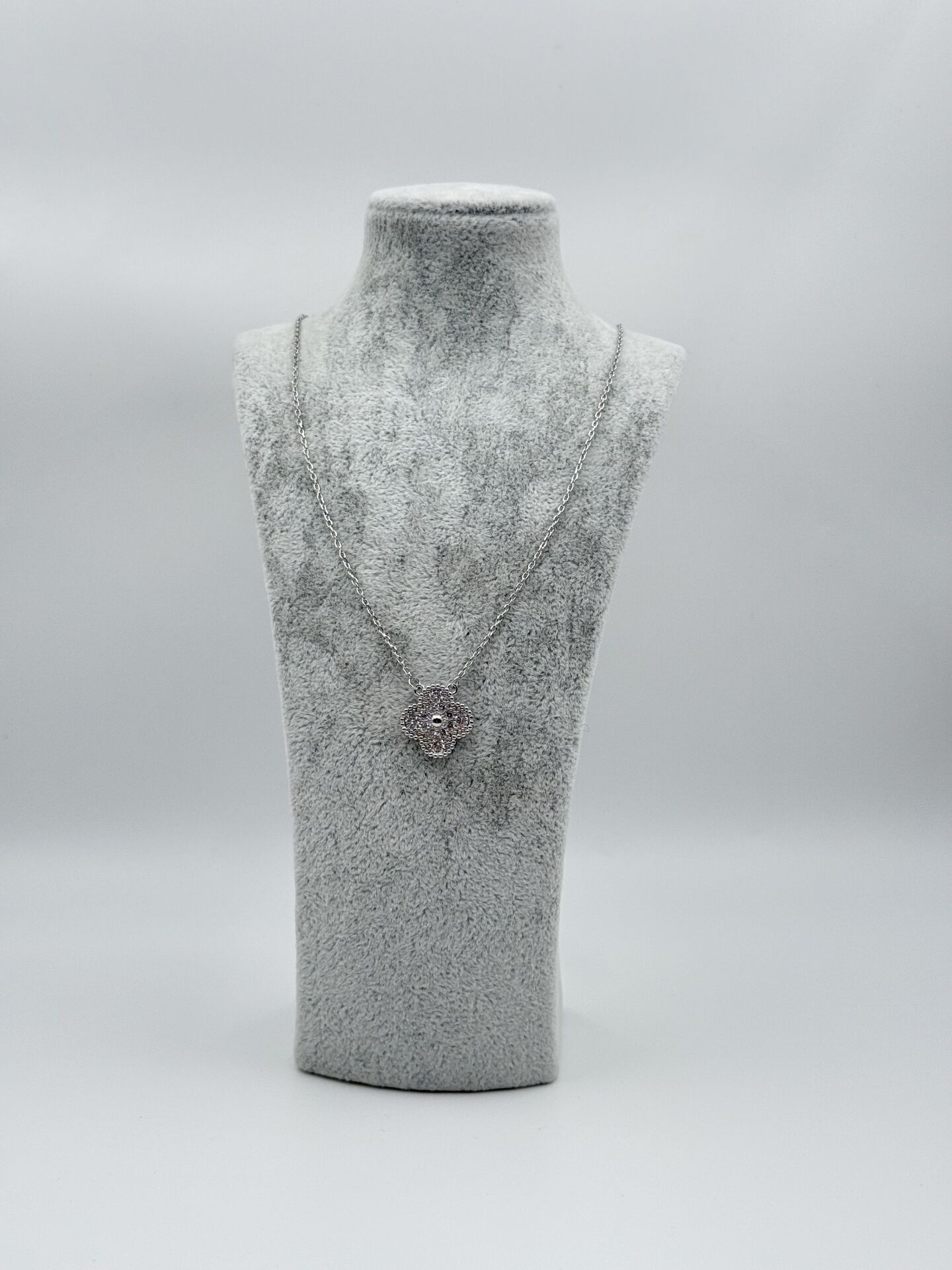 Yonca Kolye Gümüş Taş Gümüş Zincir