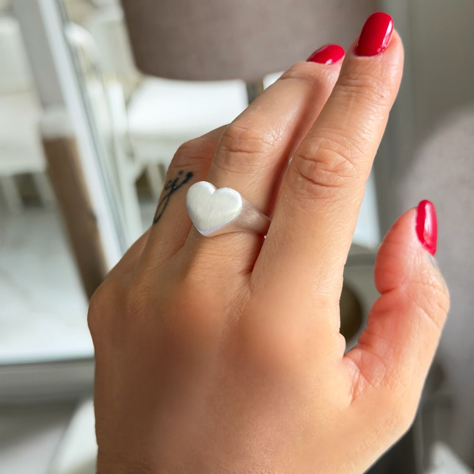 Alina Serisi Kalpli Gümüş Rengi Mat Yüzük