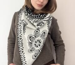 Siyah Beyaz Çift Taraflı Bohem Üçgen Şal