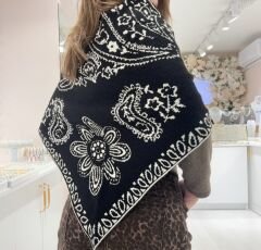 Siyah Beyaz Çift Taraflı Bohem Üçgen Şal