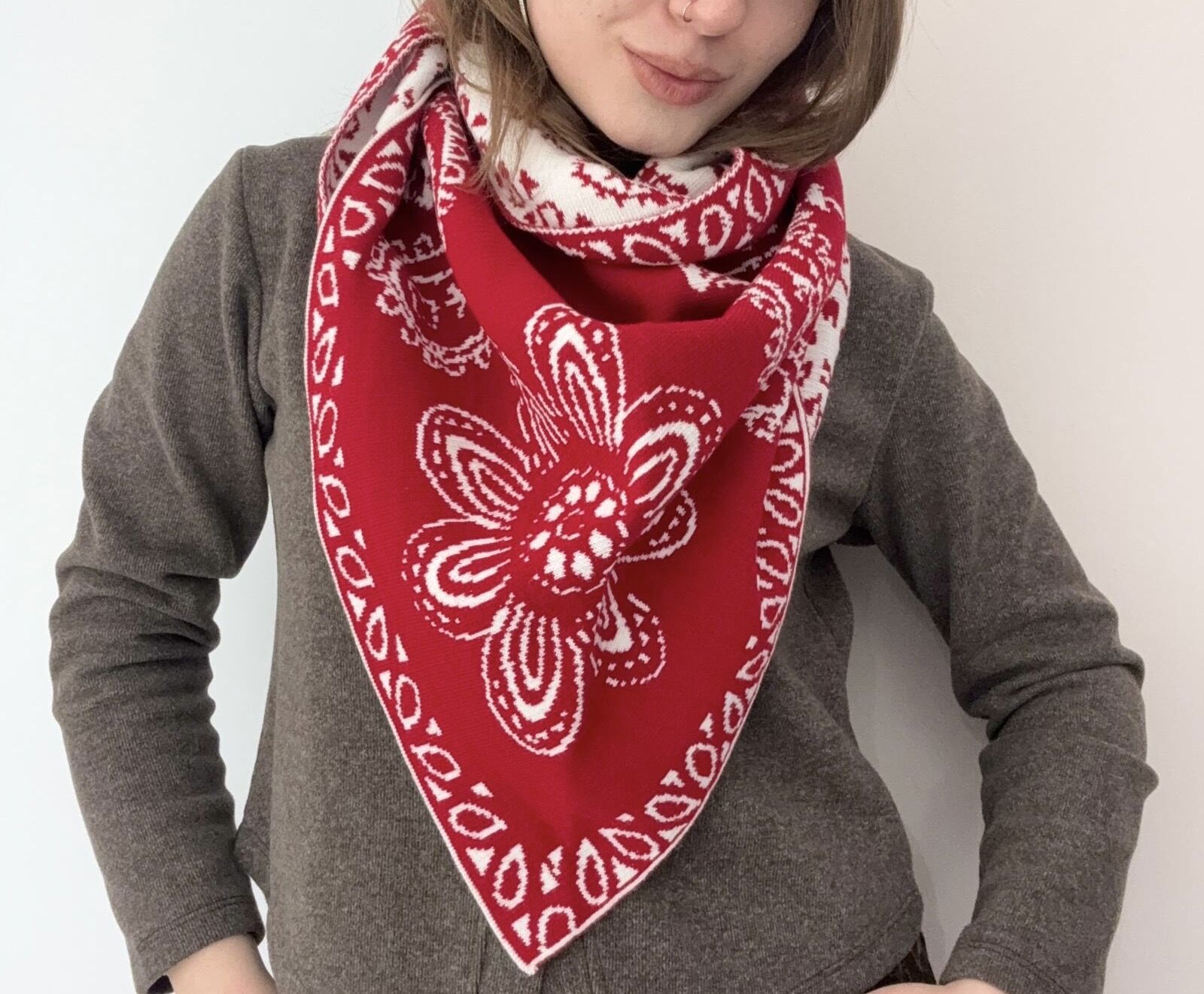 Kırmızı Beyaz Çift Taraflı Bohem Üçgen Şal