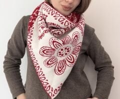 Kırmızı Beyaz Çift Taraflı Bohem Üçgen Şal