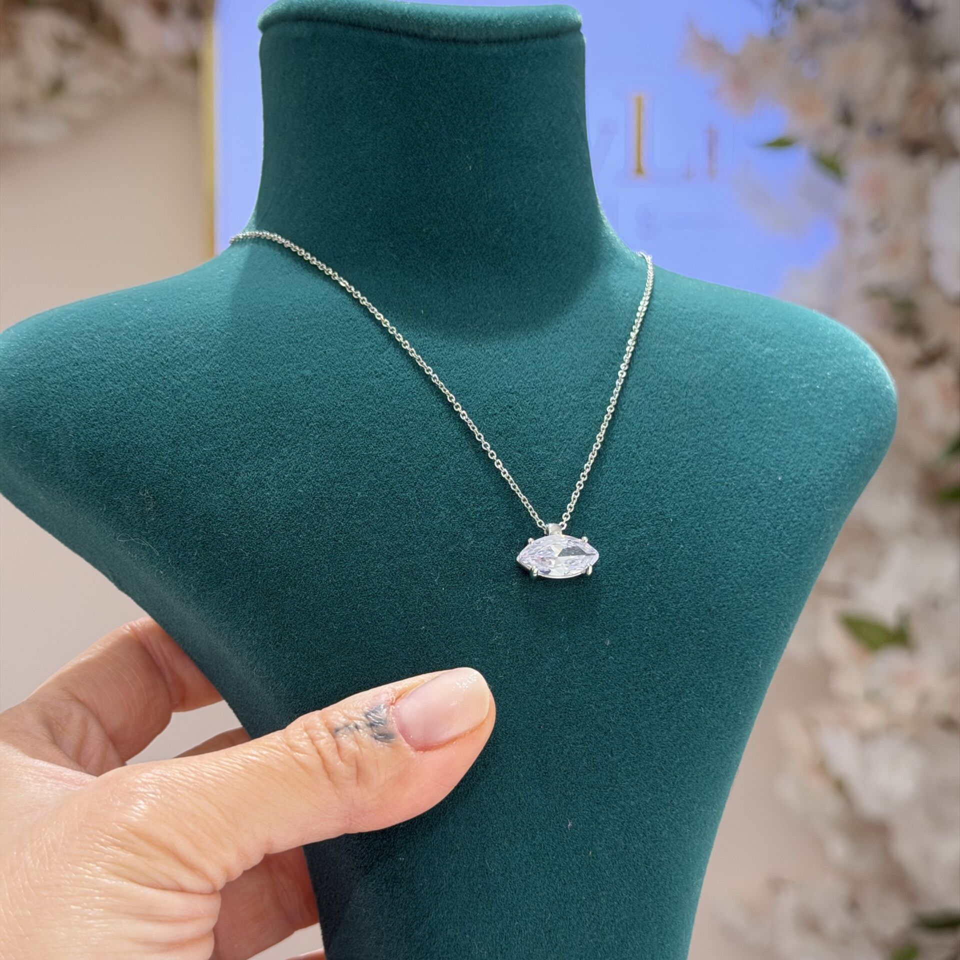 Markiz Kesim Taşlı Düz Zincirli Kolye