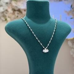 Markiz Kesim Topçuk Detaylı Taşlı Gümüş Rengi Kolye