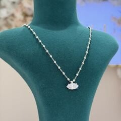 Markiz Kesim Topçuk Detaylı Taşlı Gümüş Rengi Kolye