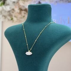 Markiz Kesim Topçuk Detaylı Gold Rengi Taşlı Kolye