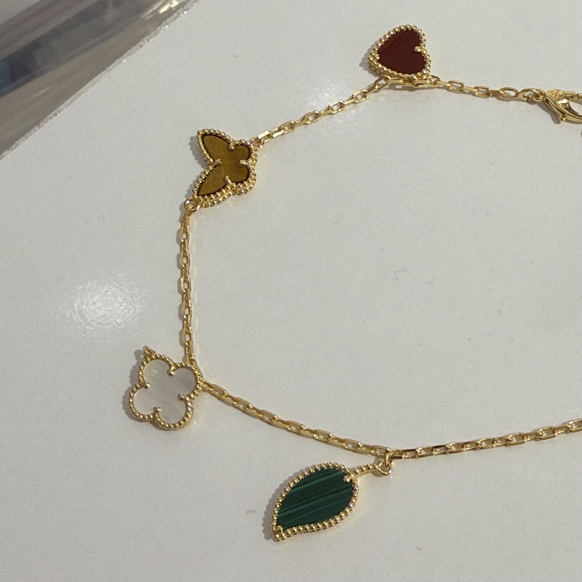 Yonca  Mdel Bileklik