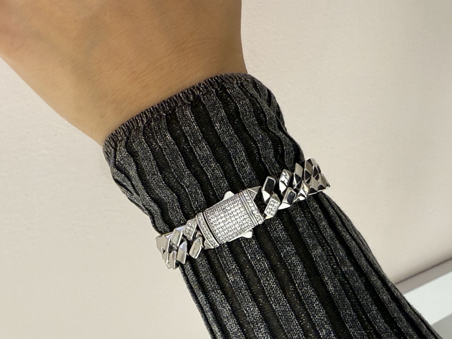 Taşlı Gümüş Rengi Gurmet Bileklik