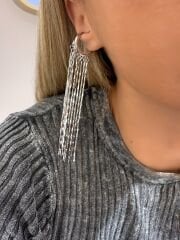 Sante Sallantılı Gümüş Kıkırdak Küpe