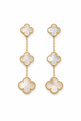 3 yoncalı golda beyaz sallantılı küpe