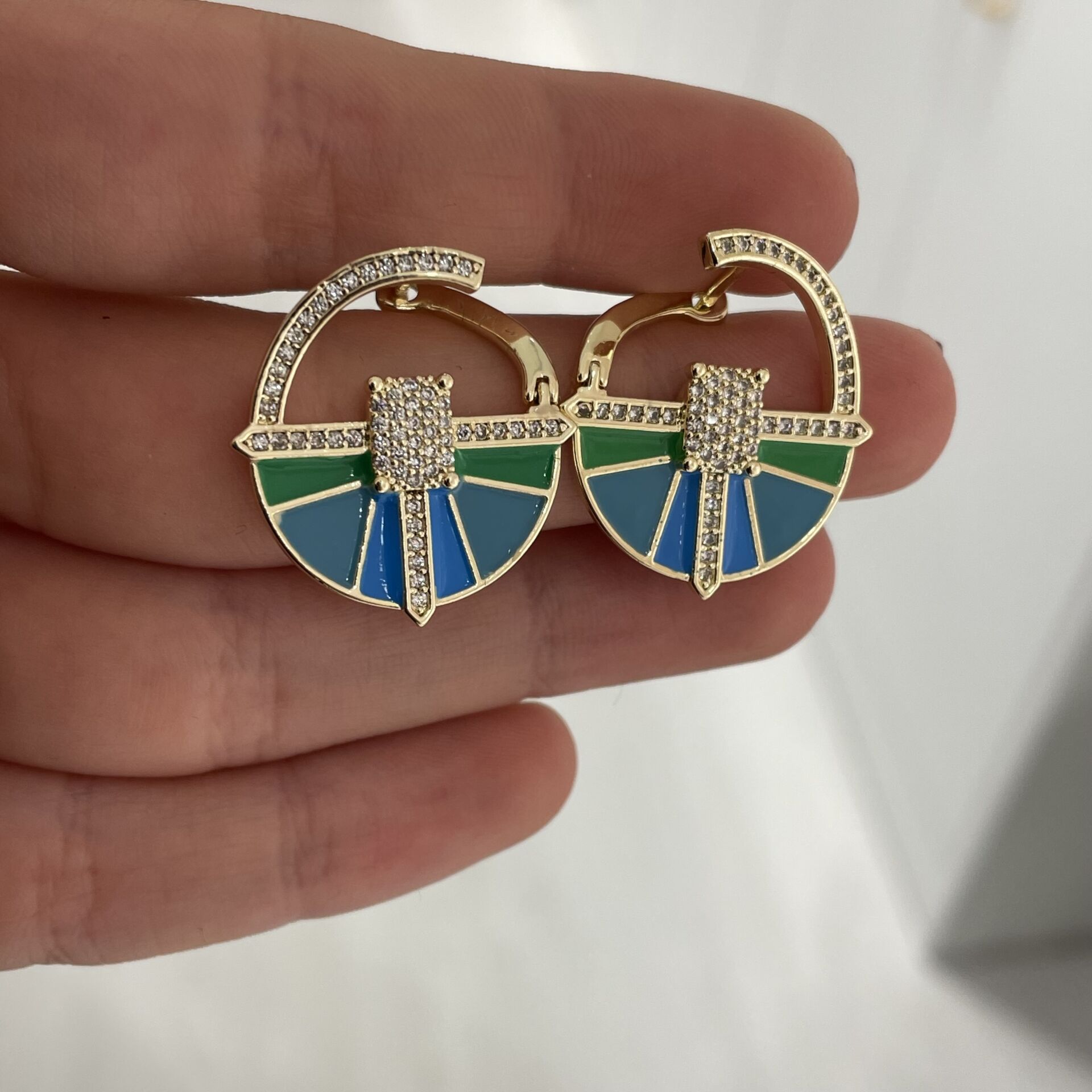 Matilda taşlı küpe