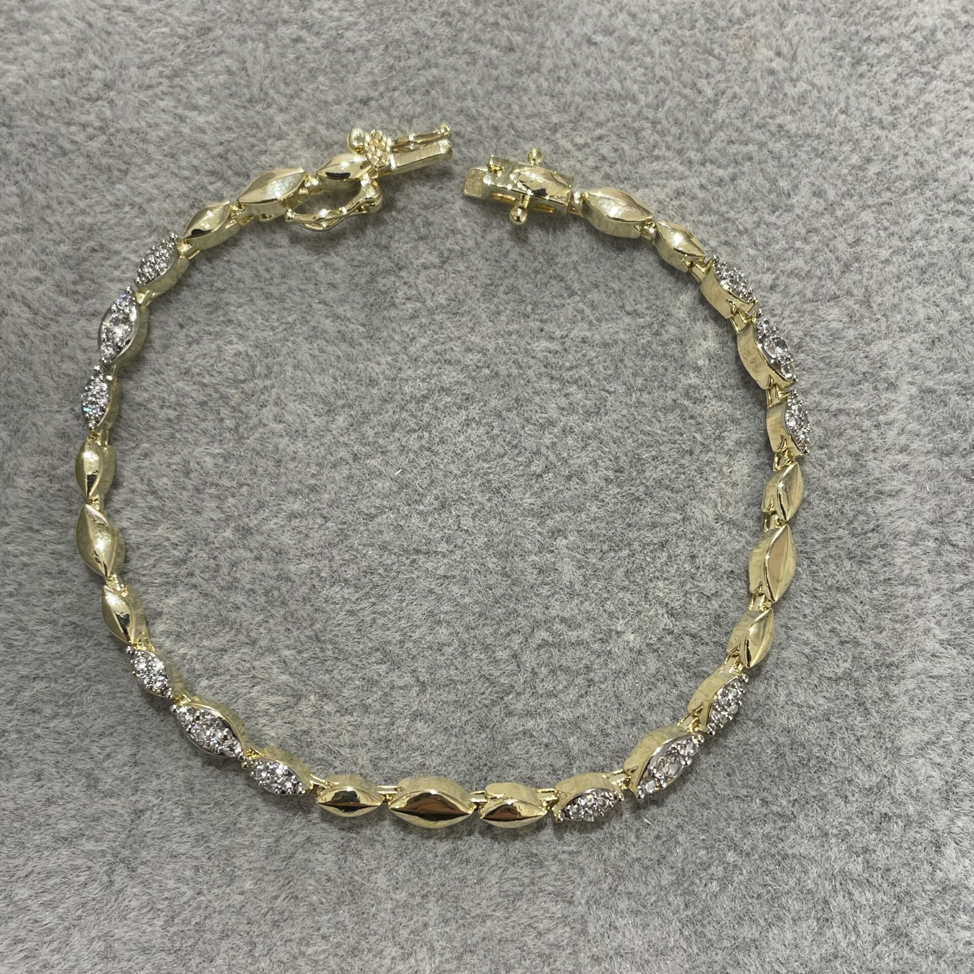 Scarlett taşlı bileklik