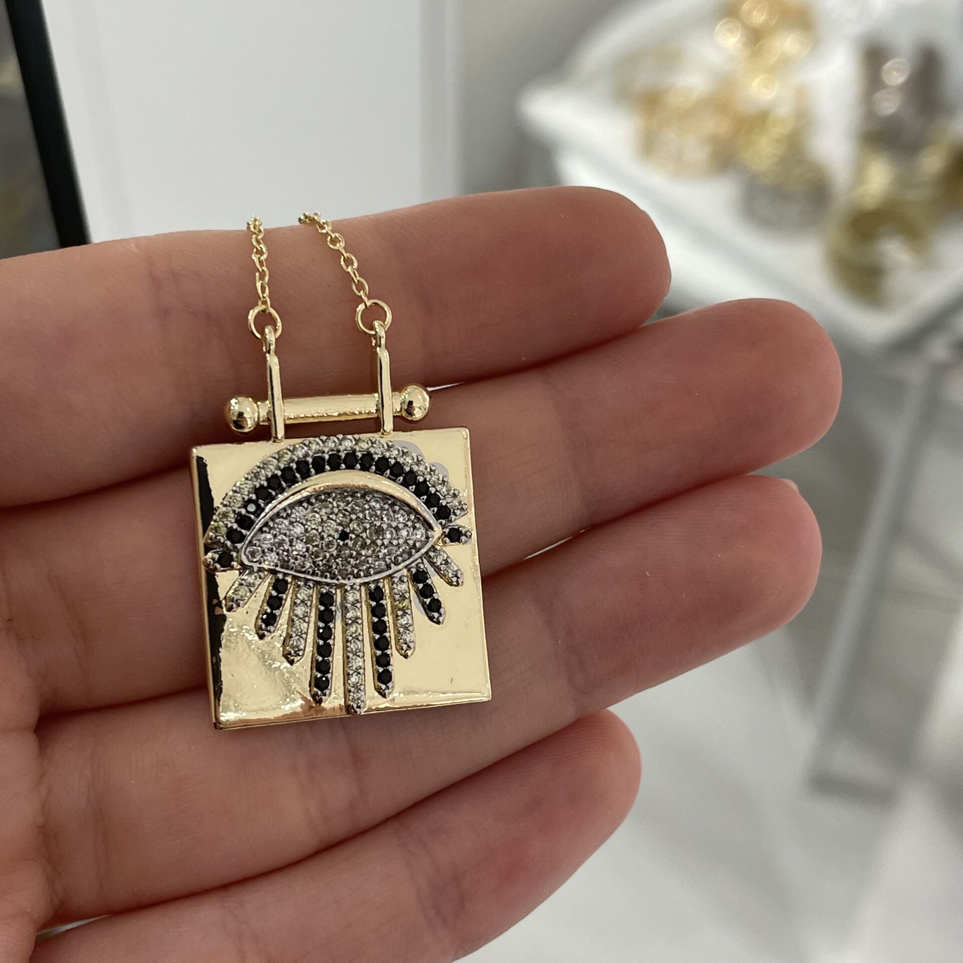 Valentina taşlı kolye