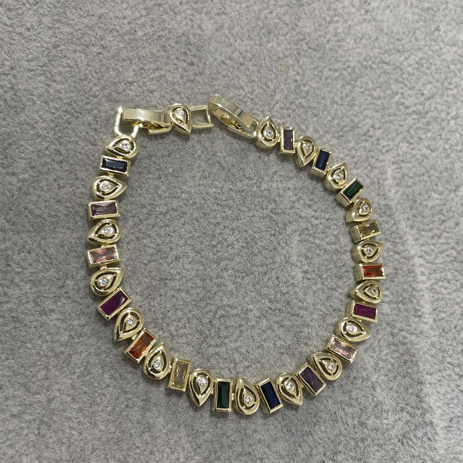 Kiara taşlı bileklik