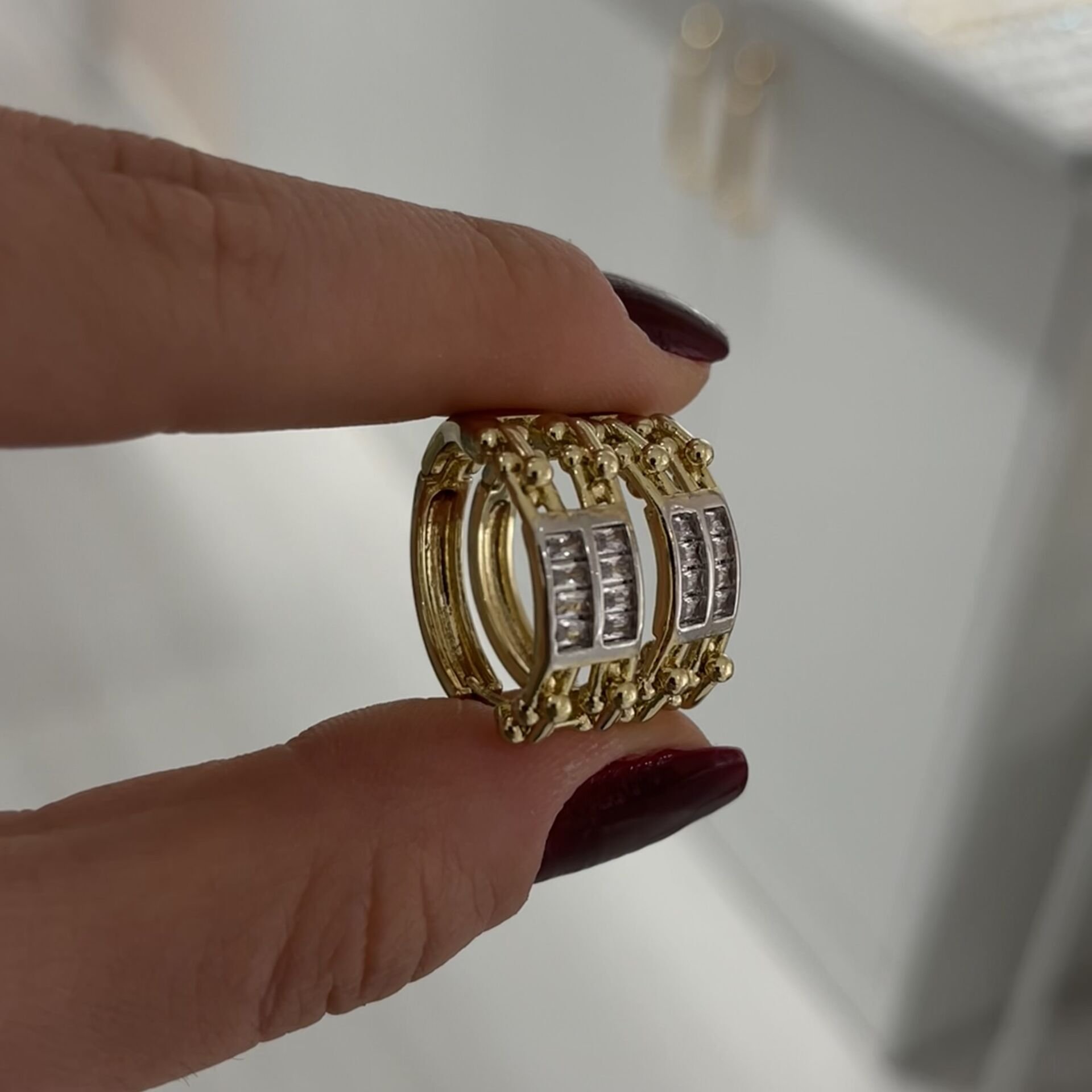 Celine taşlı küpe